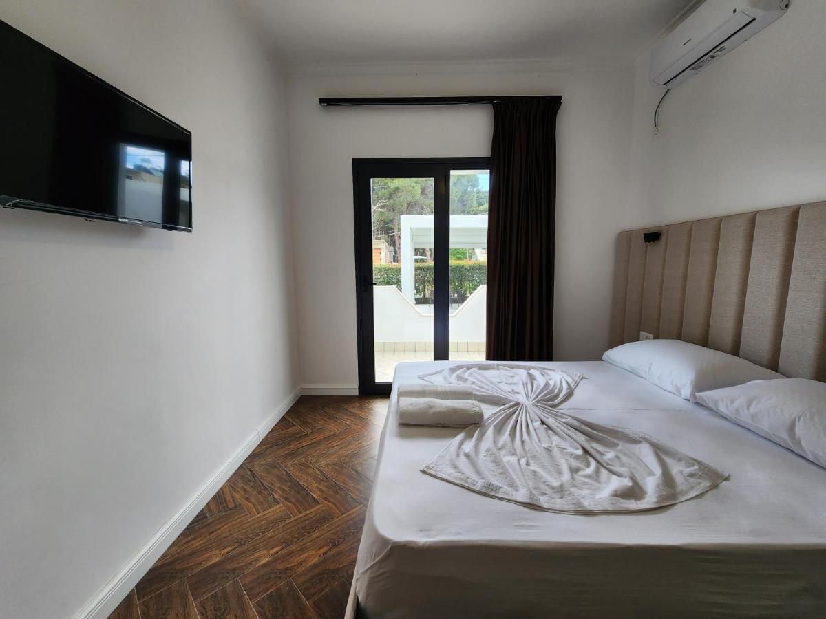 Villa Ax Mirage Vlorë Buitenkant foto