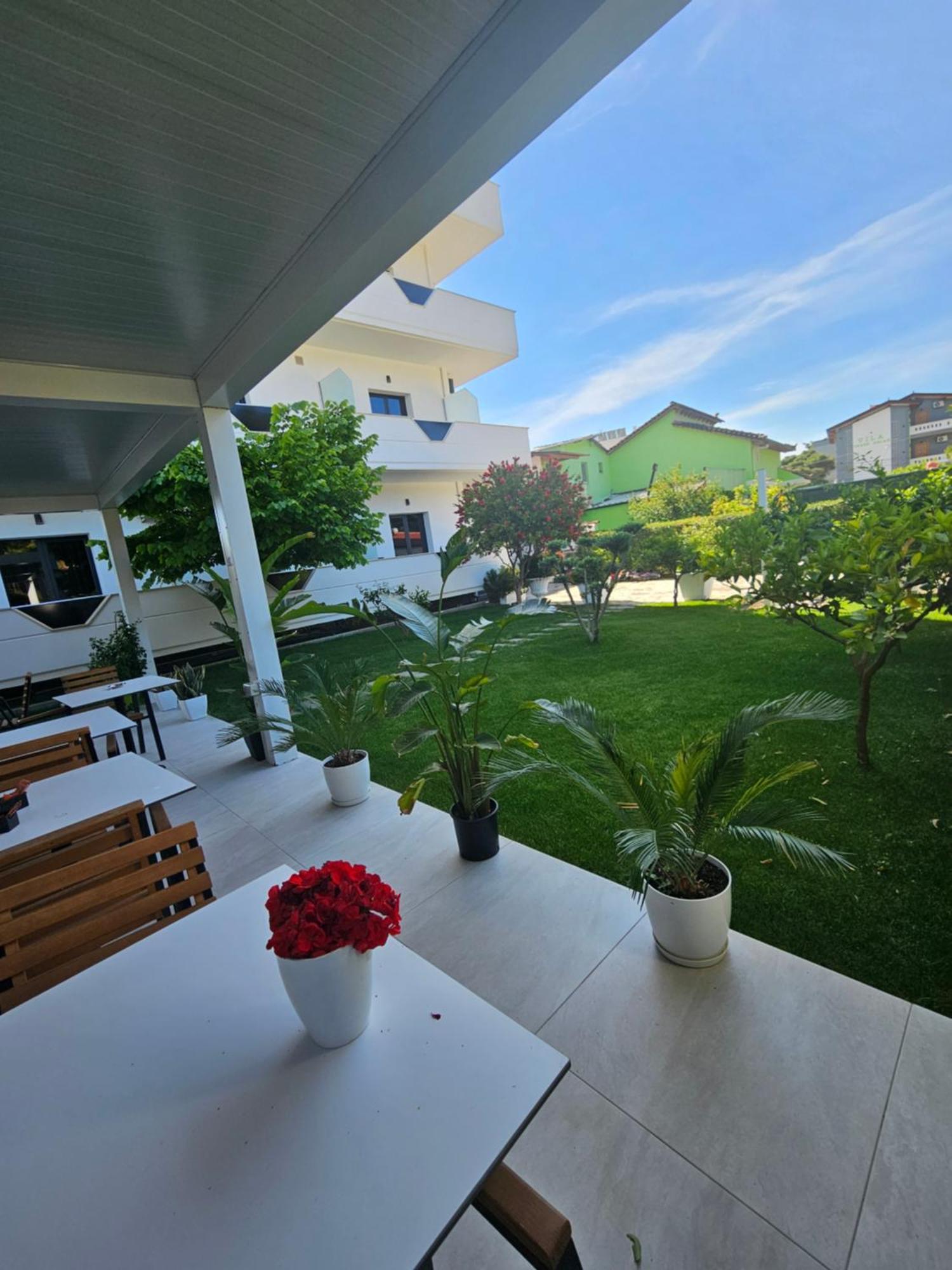 Villa Ax Mirage Vlorë Buitenkant foto